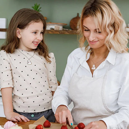 ANYA-MAMA MEDVECSALÁD NYAKLÁNC CSALÁDTAGOK NÉV GRAVÍROZÁSÁVAL